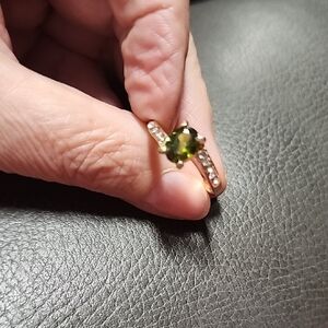 Elegant Green Goldtone Gemstone Ring